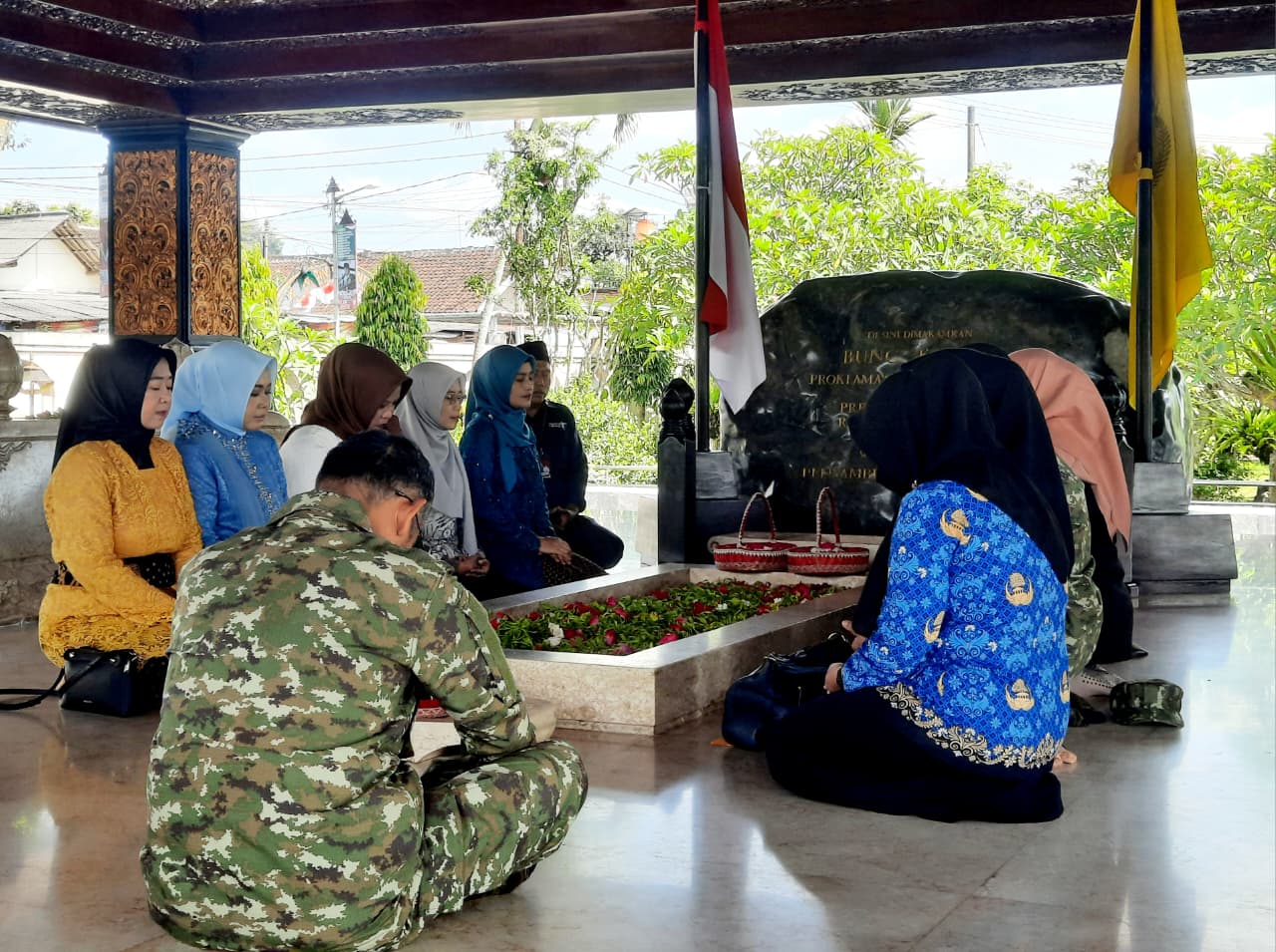 Ziarah Makam Bung Karno Warnai Peringatan Hari Ibu di Kota Blitar