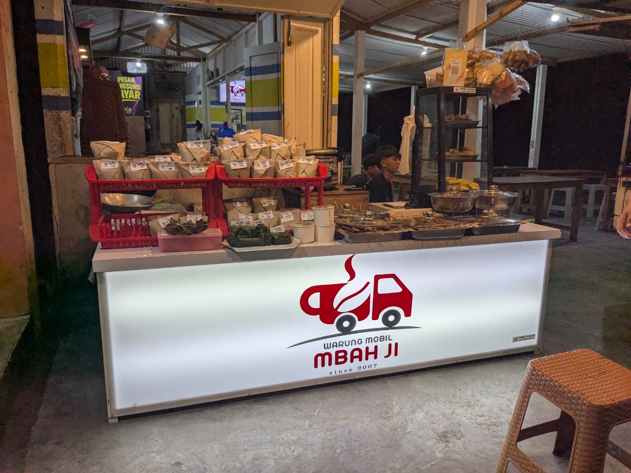 Ruang Obrolan yang Berbuah Usaha, Warung Mobil Mbah Ji Kini Jadi Jujukan Nongkrong Warga Kota Blitar