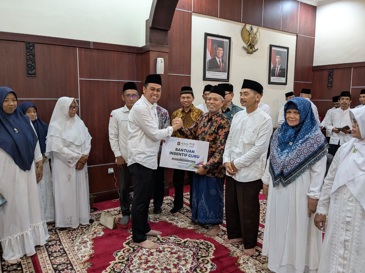 Kolaborasi Pemkot Blitar–Indomaret–Lazisnu Salurkan Bantuan Renovasi Madrasah hingga Modal Usaha