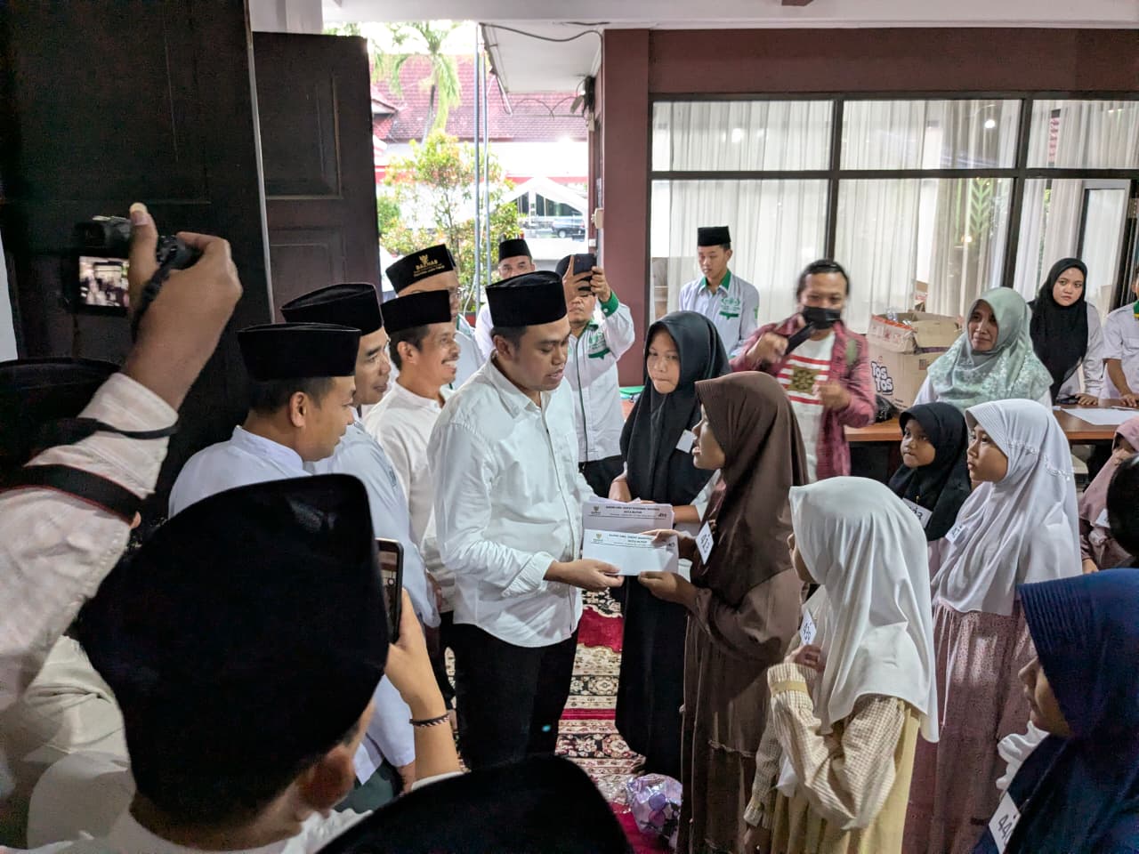 Jelang Lebaran, 540 Anak Yatim di Kota Blitar Dapat Voucher Baju Baru