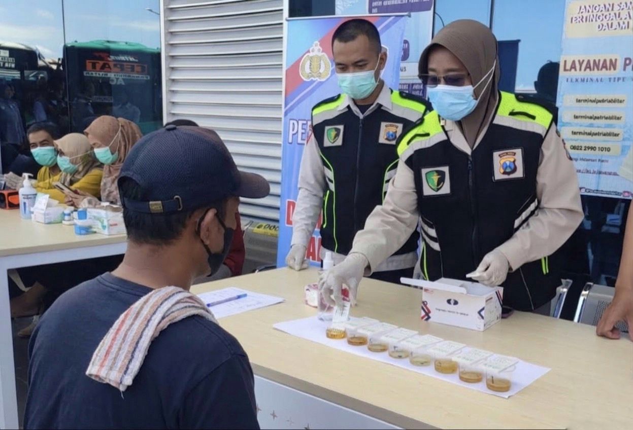 Pemkot Blitar Pastikan Keselamatan Mudik, Dinkes Periksa Kesehatan Sopir dan Awak Bus di Terminal Patria