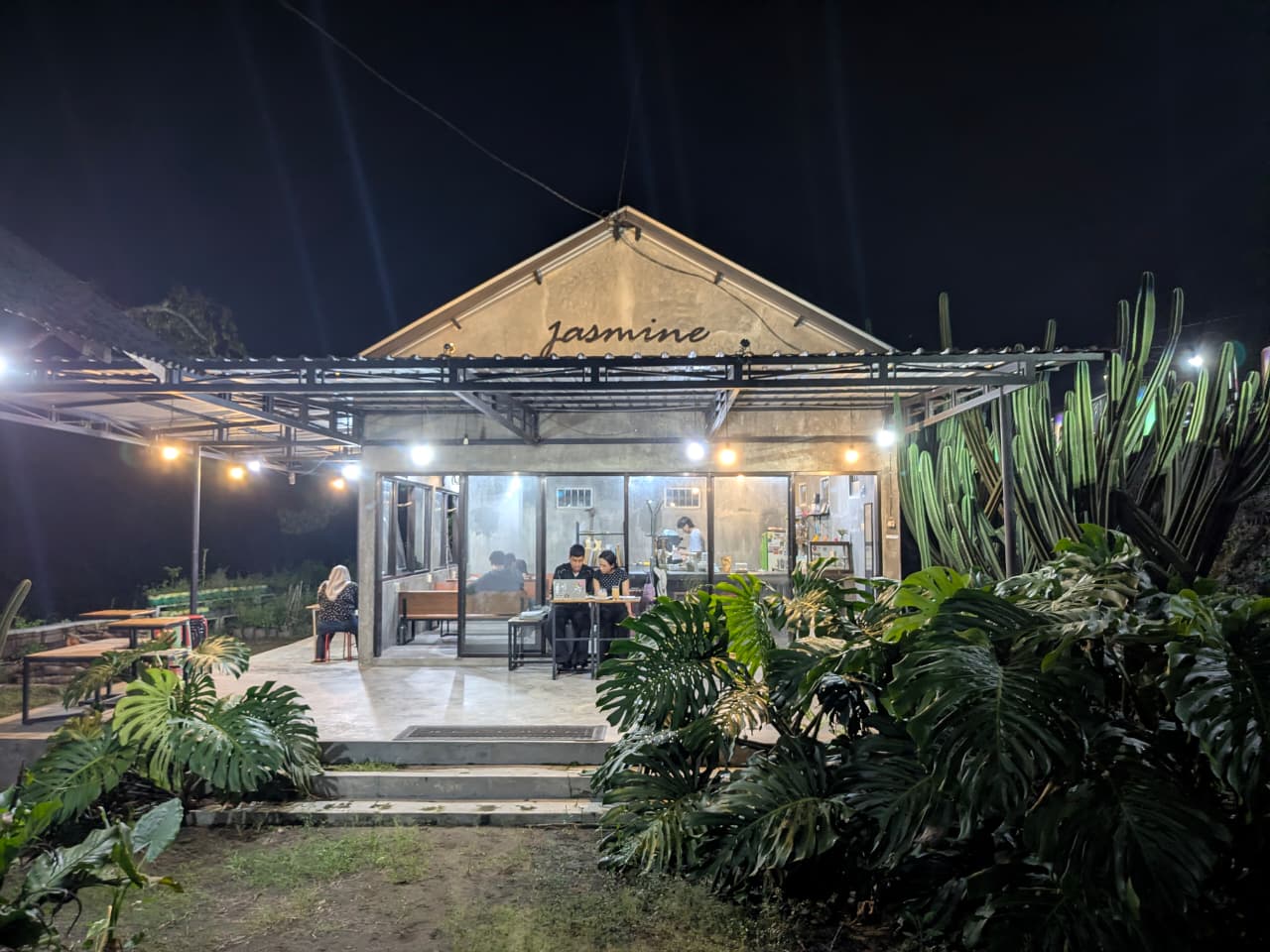 Jasmine Coffee, Spot Nongkrong Asri dengan Harga Ramah di Blitar