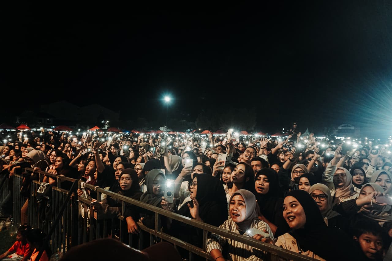 Ribuan Warga Padati Alun-Alun, Puncak Hari Jadi ke-120 Kota Blitar Berlangsung Meriah