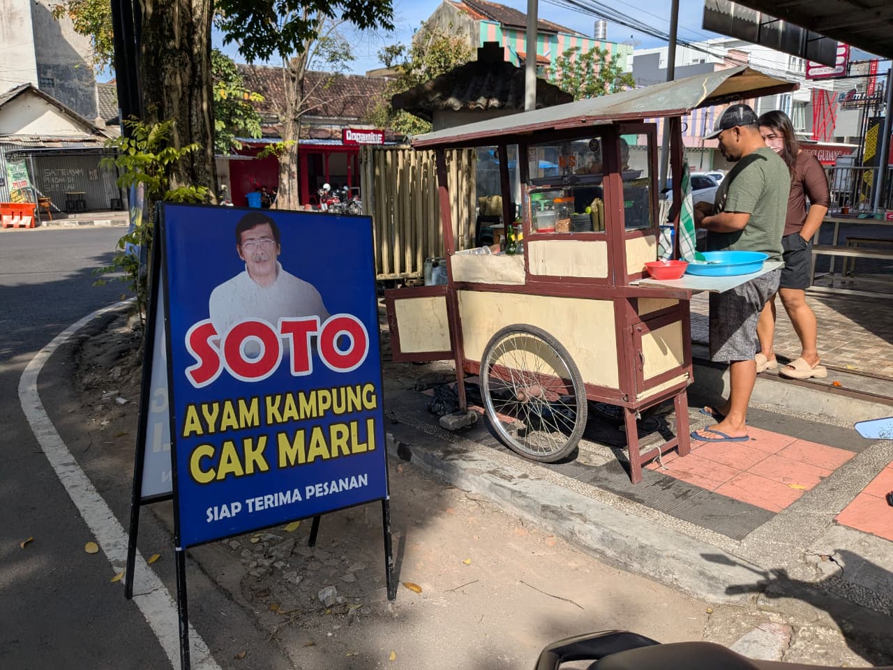 Legendaris Sejak 1972, Soto Ayam Kampung Cak Marli Tetap Jadi Buruan Pecinta Kuliner Blitar